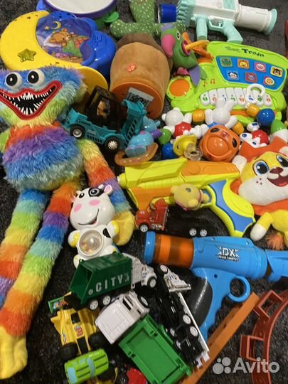 Целый пакет игрушек