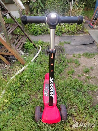 Детский трехколесный самокат