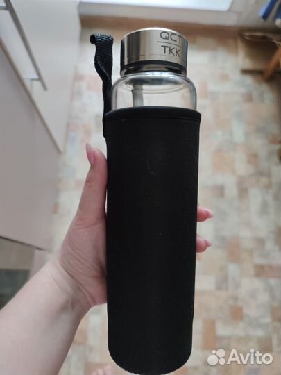 Бутылка стеклянная с кристаллом белого кварца