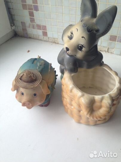 Хрюшка копилка и зайка с корзинкой