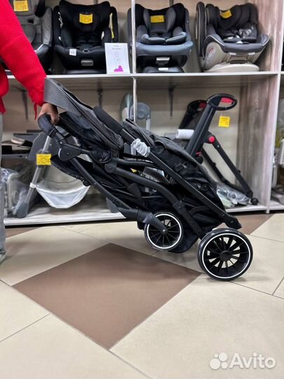 Прогулочная коляска для двойняшек