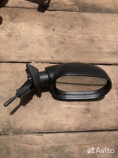 Зеркало заднего вида