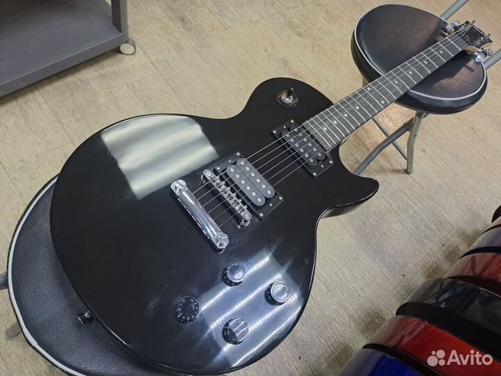 Электрогитара чёрная корпус Les Paul