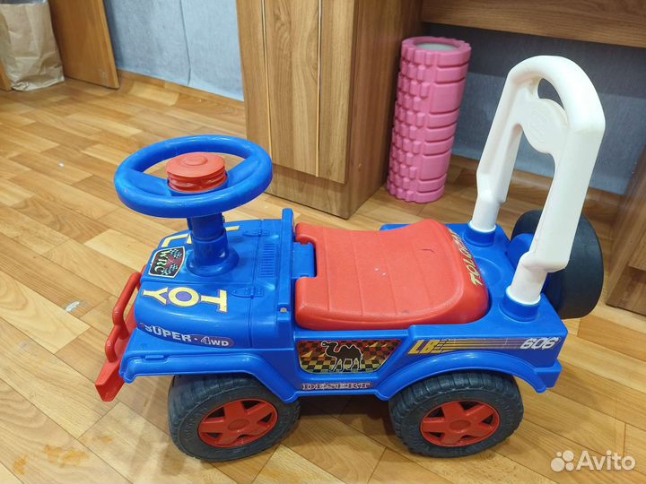 Машинка каталка (толокар)