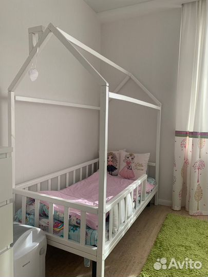 Детская кровать с матрасом и основанием