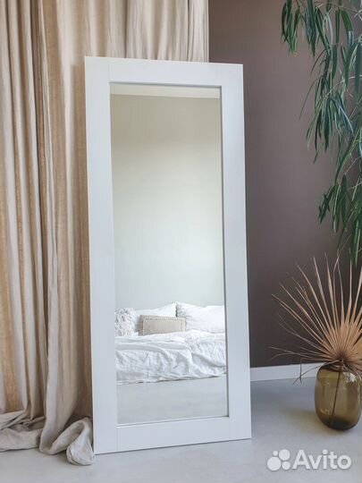 Зеркало напольное в деревянной раме белое