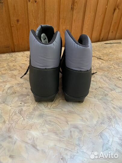 Лыжные ботинки мужские 44 размер, стелька 28см