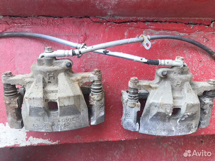 Суппорт передний лев. прав. тойота лексус