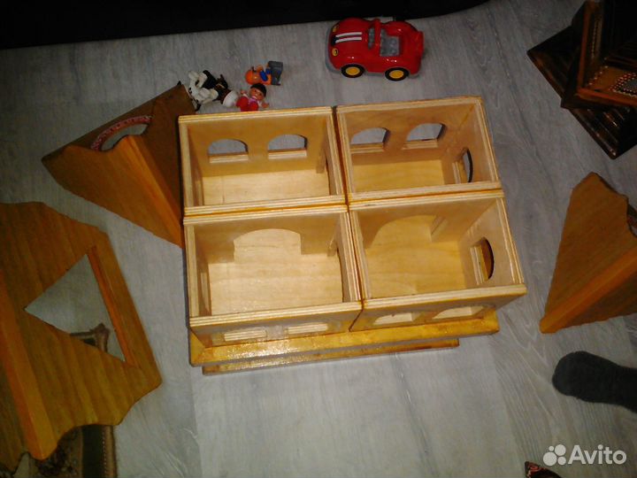 Игрушечный домик для кукол