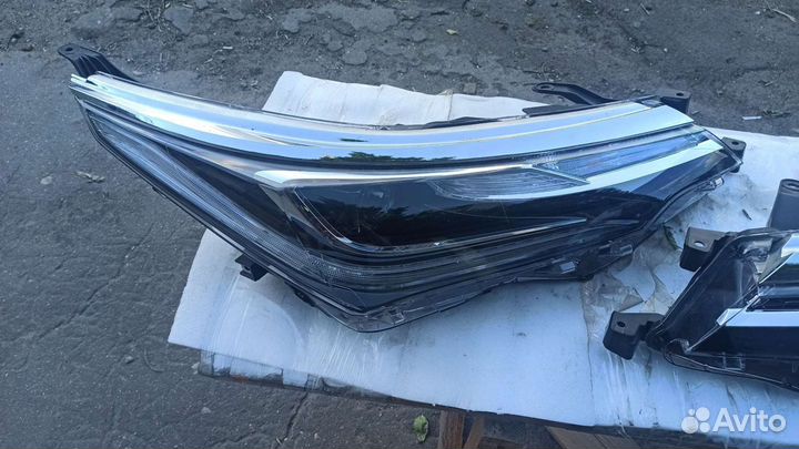 Фара левая правая Toyota Corolla 180