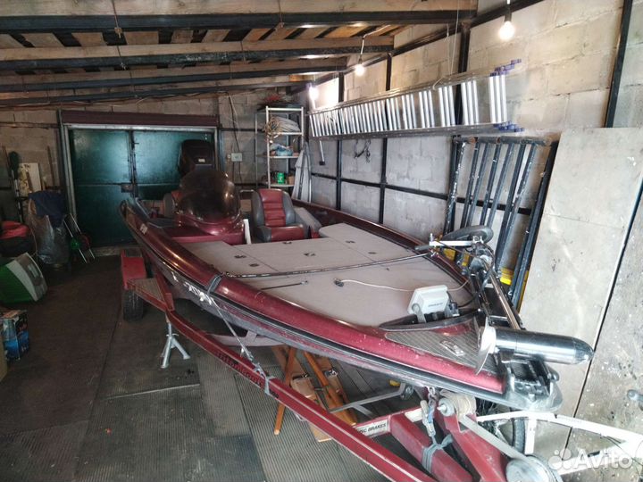 Bass boat triton tr20