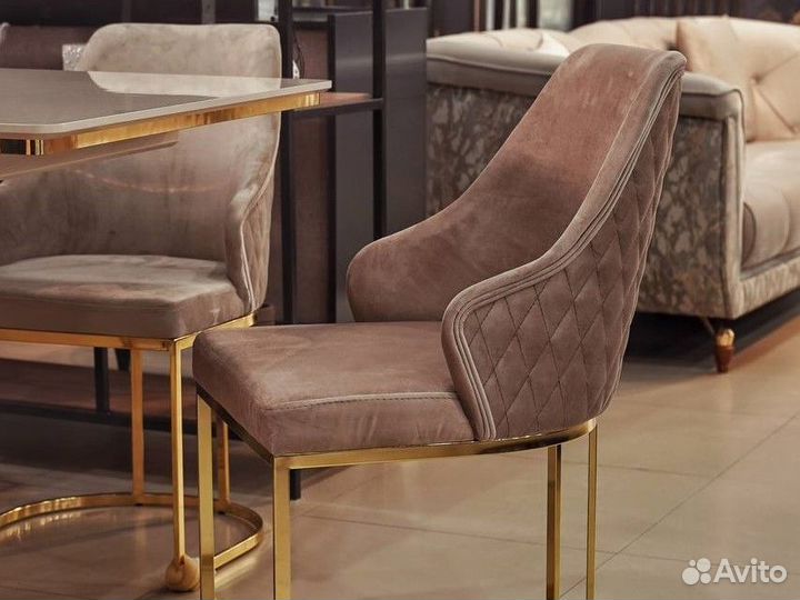 Обеденный стол