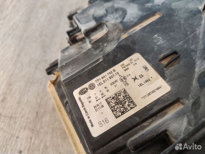 Фара правая Volkswagen Touareg 2 2010-2018