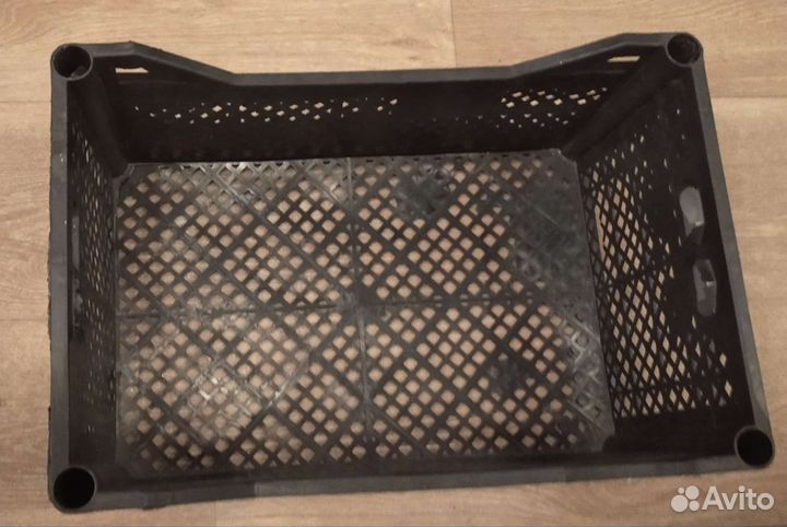 Пластмассовые ящики разных размеров