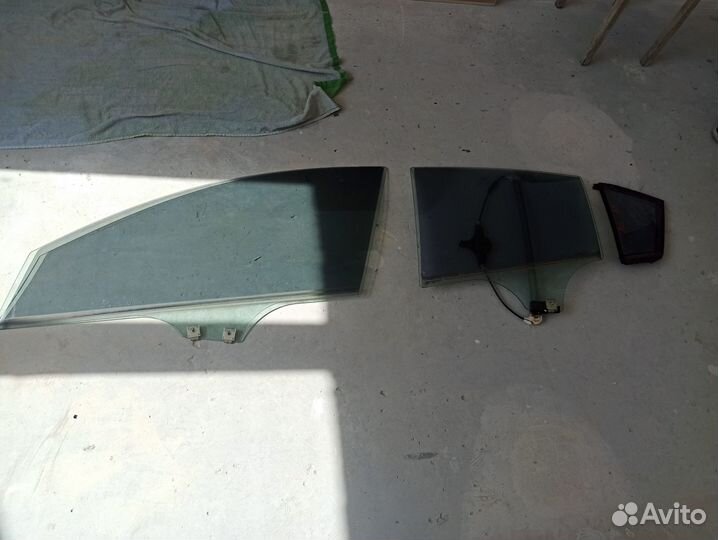 Стекло двери передней левой Mazda 3 BL 2009