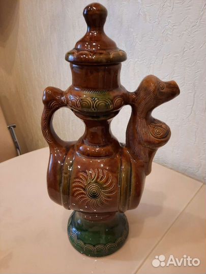 Глиняный кувшин