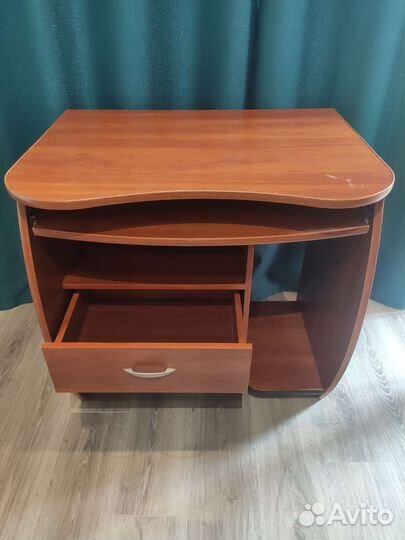 Компьютерный/письменный стол