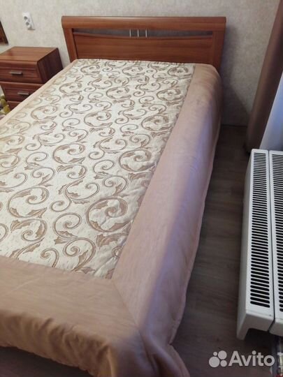 Покрывало на кровать атласное