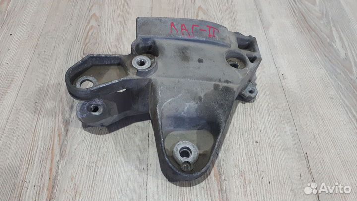 Опора двигателя двс Кронштейн Renault laguna 2