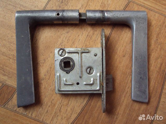Врезной замок-защелка с ручками