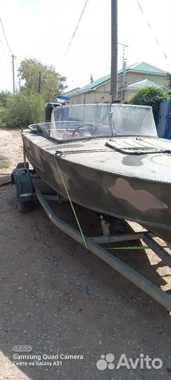 Лодка с мотором
