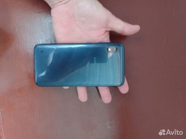 Samsung Galaxy A10, 2/32 ГБ