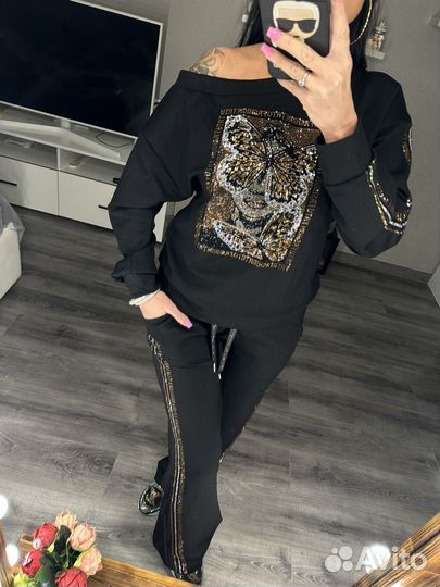 Костюм женский