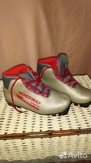 Лыжные ботинки детские размер 36 и 33