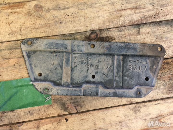 Toyota Corolla E150 Левый пыльник двигателя