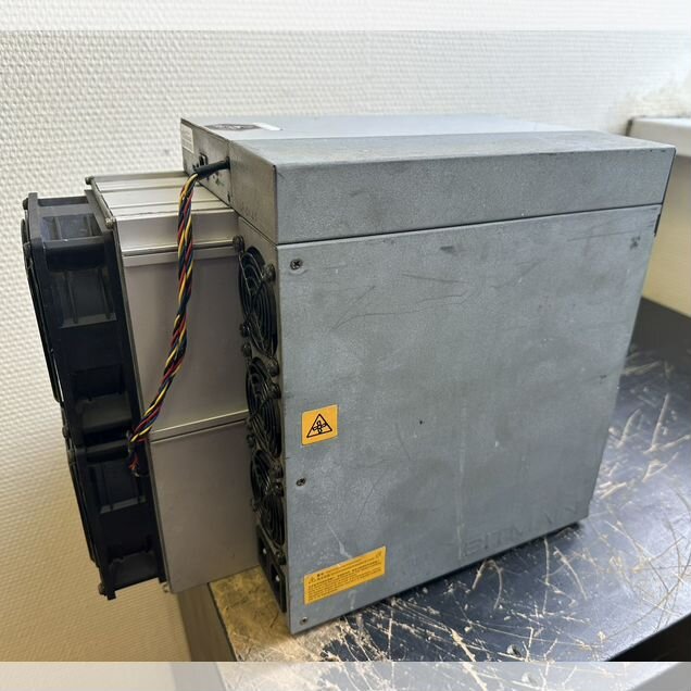 Antminer S19 Xp 134th бу 1 штука