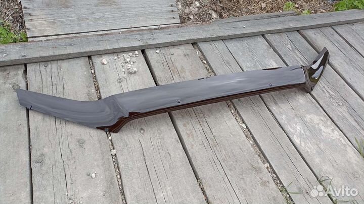 Дефлектор капота