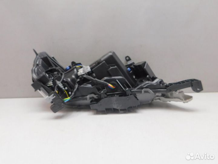 Фара левая Toyota Land Cruiser