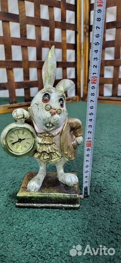 Декоративная фигура Белый Кролик с часами