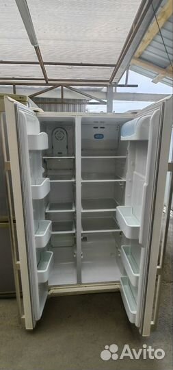 Холодильники с распашными дверями Side by Side