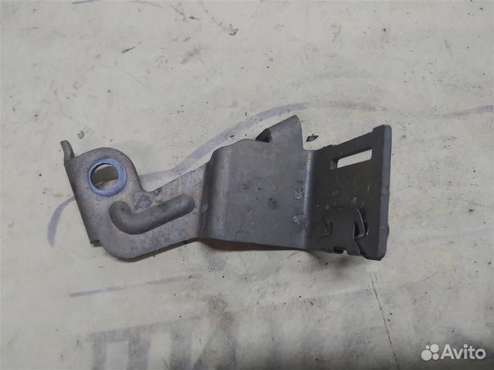 Кронштейн (сопут. товар) VW Passat (B6) 2005-2010