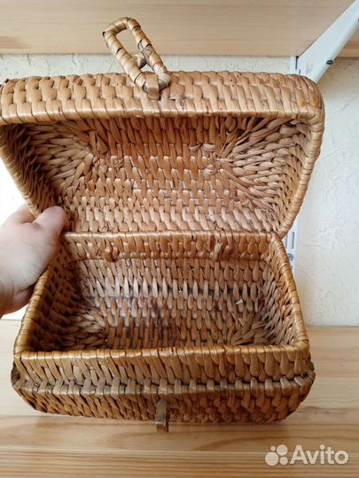 Советская плетёная шкатулка в виде сундука