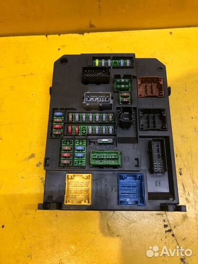 Блок предохранителей салонный Citroen C4 2010-2015