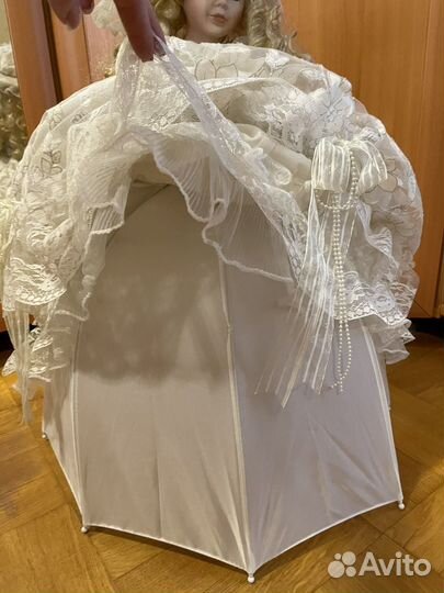 Кукла фарфоровая