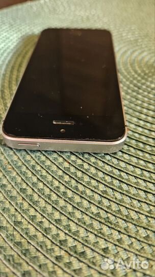 iPhone SE, 64 ГБ
