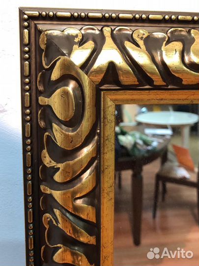 Зеркало настенное в раме