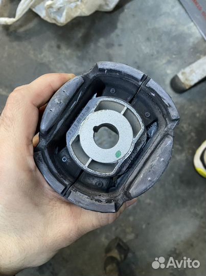 Сайленблоки заднего подрамника Bmw f10