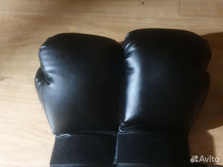 Боксерские перчатки 10 oz