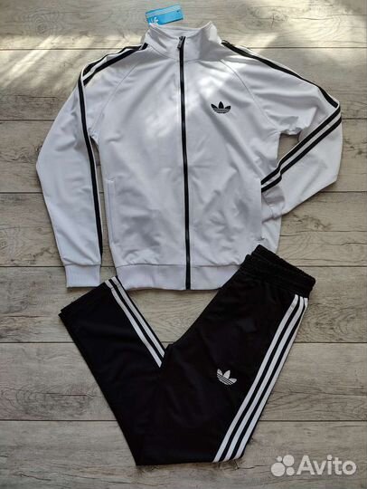 Спортивный костюм adidas