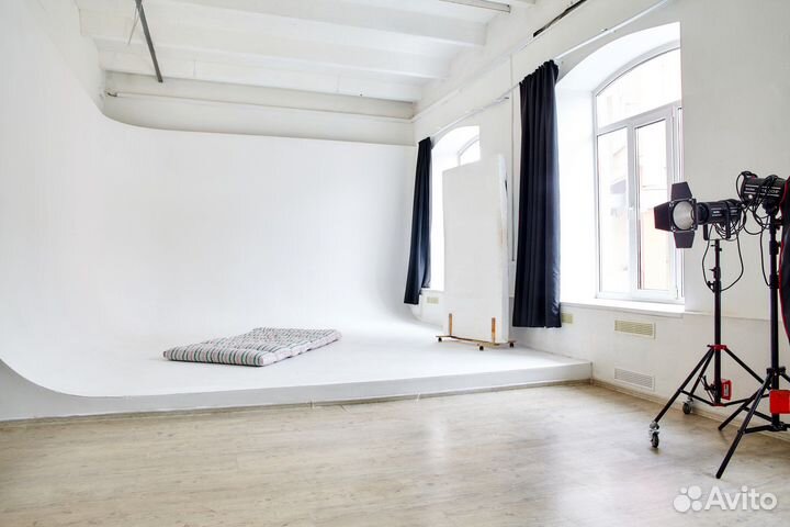 Аренда циклорамы 5 x 5 метров / фотостудии