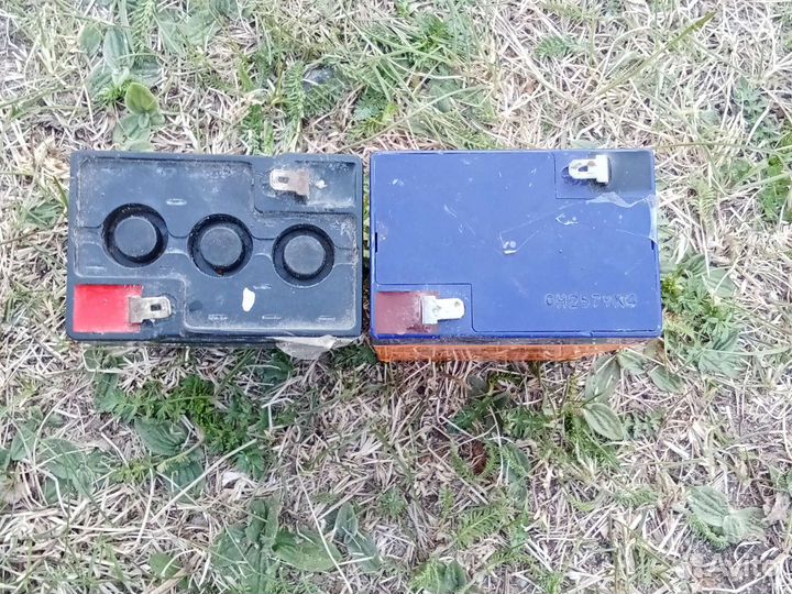 Продаëм два акамулятора от скутера