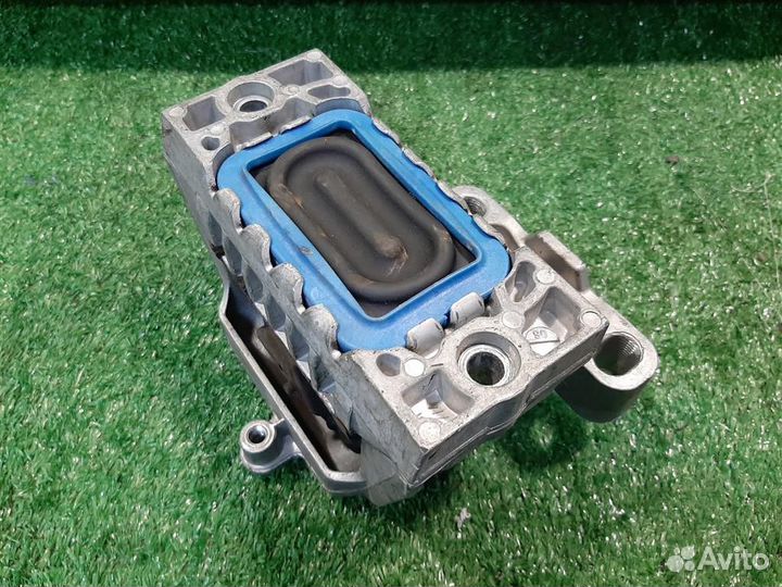 Опора (подушка) двигателя правая volkswagen Toura