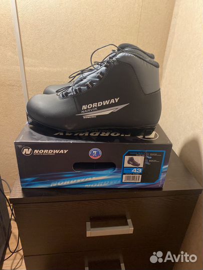 Лыжные ботинки 