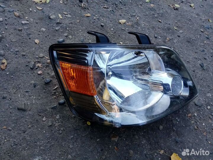 Фара на тайоту noah