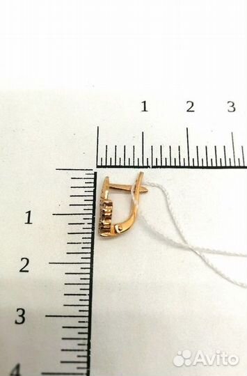 Золотые серьги с камнем