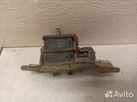 Подушка двигателя Субару